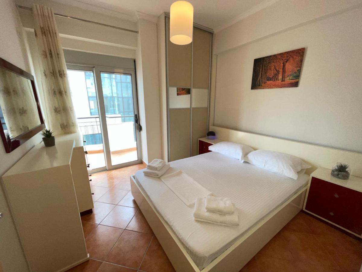 Saranda Central Apartment Luaran gambar